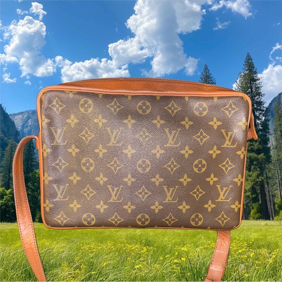 Louis Vuitton Monogram Sac Bandolier 30 Bag! - Picture 1 of 10
